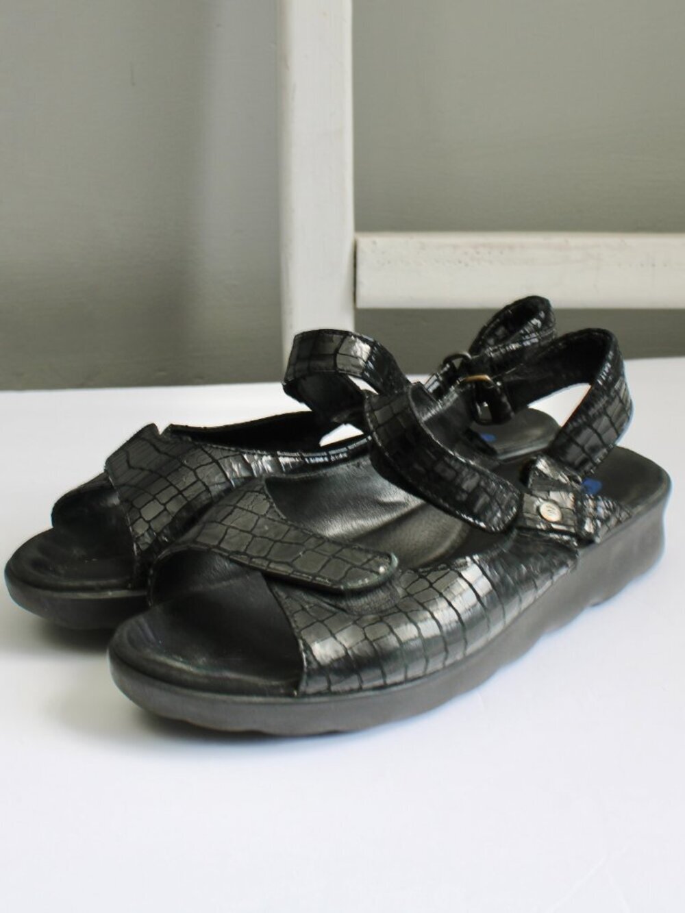 Wolky Black Croco Patent Leather Platform Pichu Sandals Women's Size 40 / 9 US